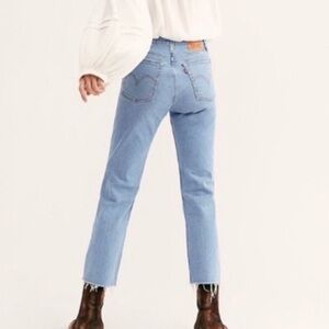 Levi’s Wedgie Fit Straight Leg w Raw Hem